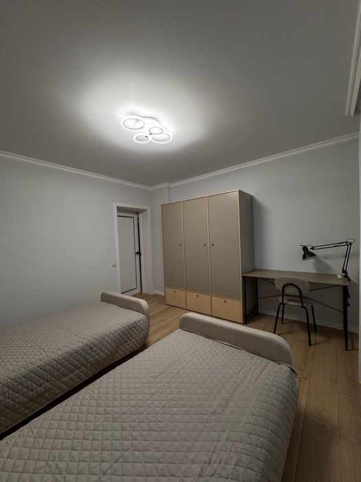 Продається просторий, новий будинок. Поруч р-ку Краснодонців