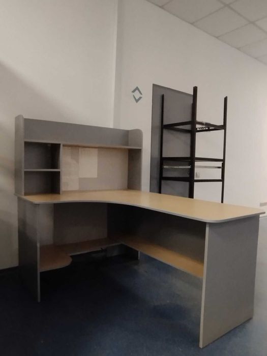 Офісні столи — вживані, різні моделі