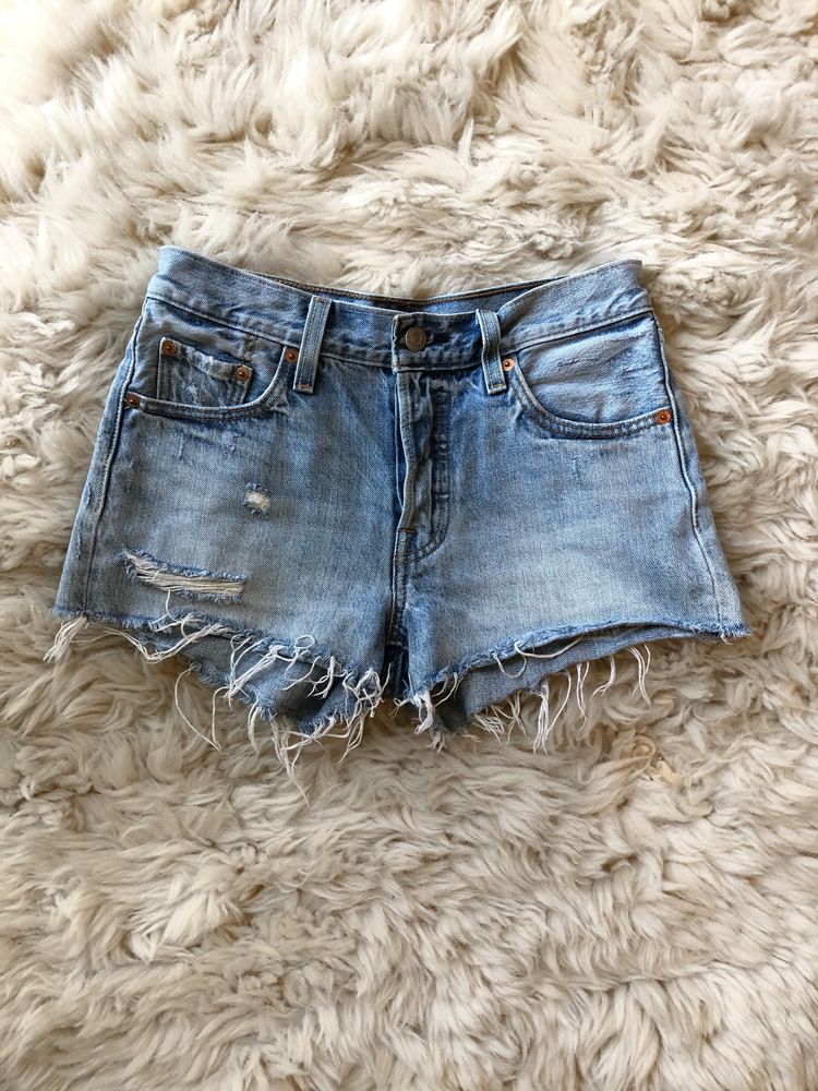 Krótkie spodenki szorty denim wysoki stan strzępienia Levi’s 501 XS/S