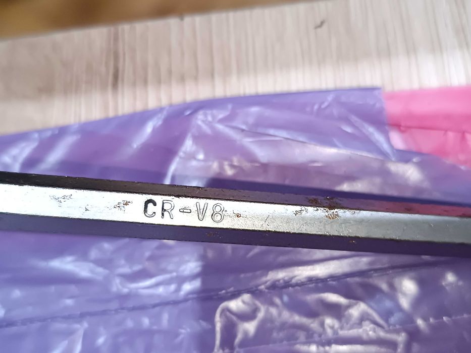 Śrubokręt z schowkiem i inne