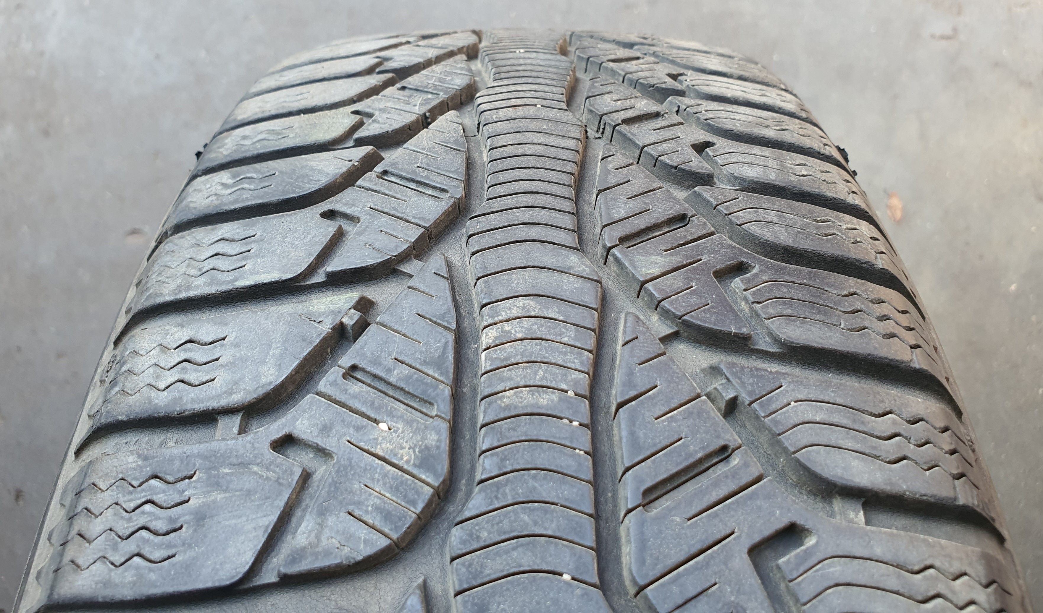 2x 185/70R14 88T Kleber Krisalp HP2 / 2x 5,5-5mm [84]