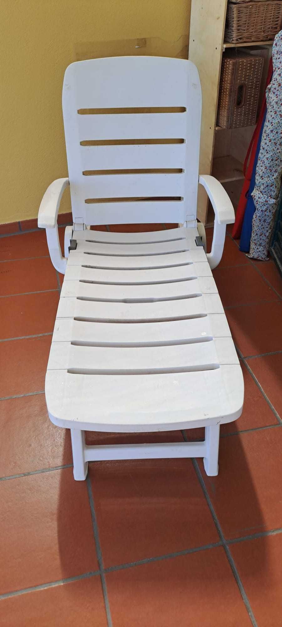 Cadeira de Praia em Plástico – Dobrável e Resistente
