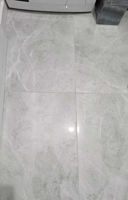 Płytki jasnoszare z połyskiem 60x60 ( 2 kartony)
