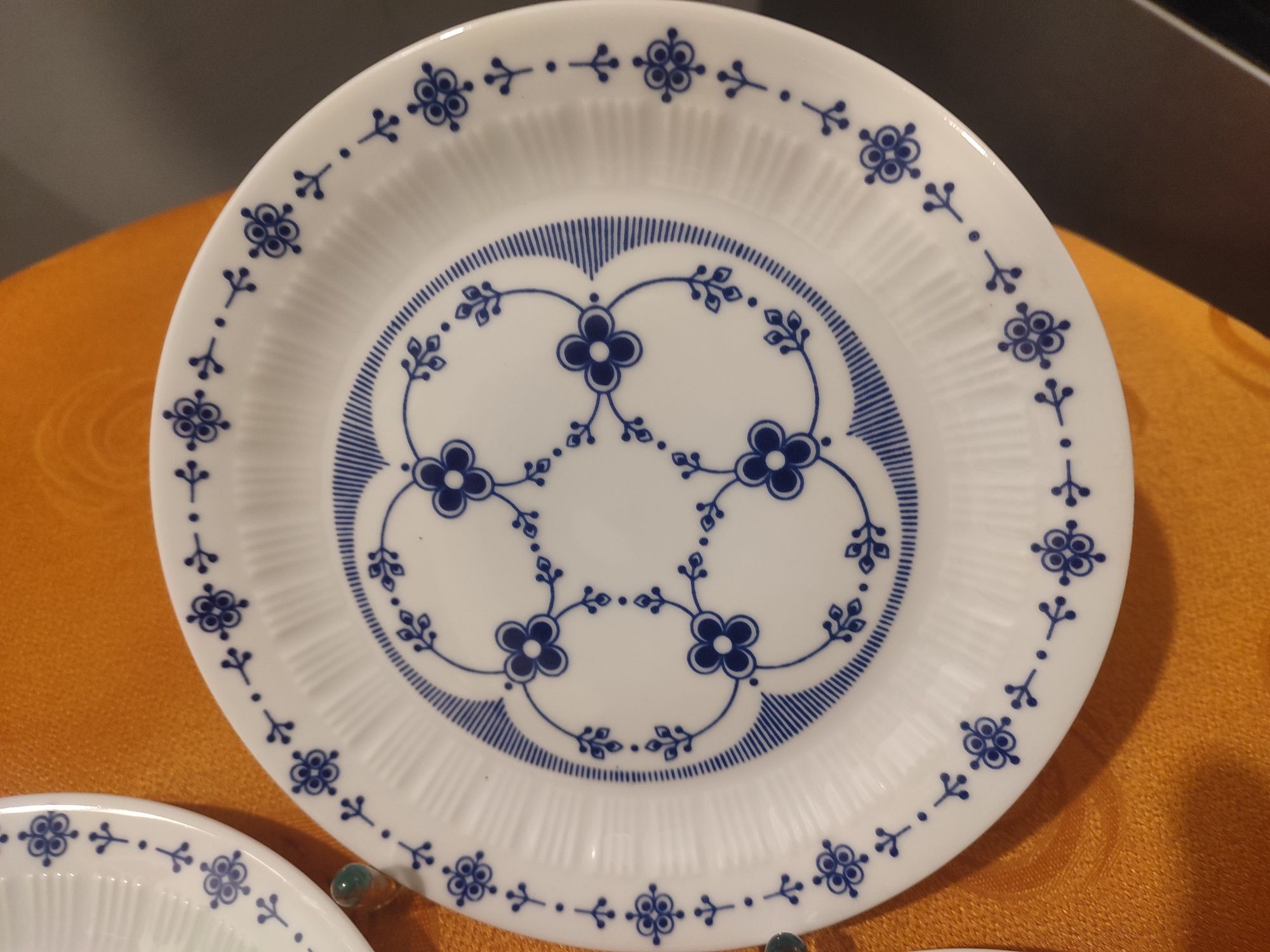 Śliczny zestaw trzech talerzy deserowych porcelana Colditz