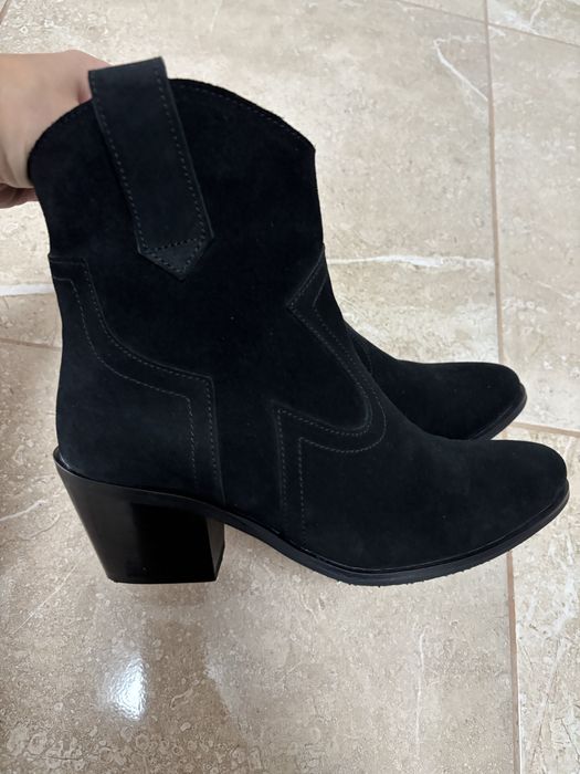 Черевики замшеві козаки на байці 37 ий 24 см стан нові