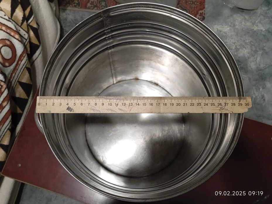 Продам  Кастрюлю нержавейка 25 л.