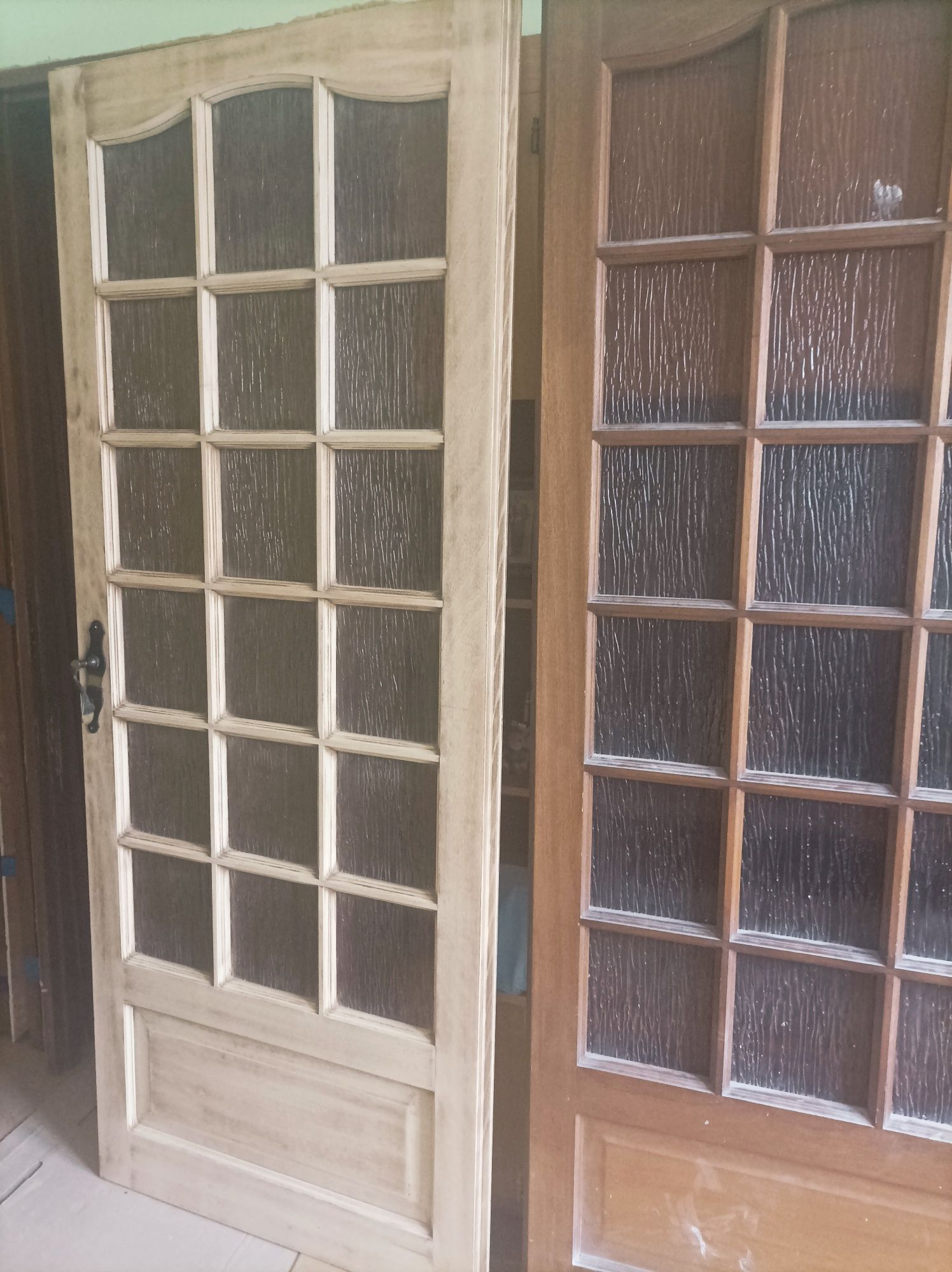 Drzwi z ościeżnicami 80 cm drewniane + klamki i zamki 3 komplety