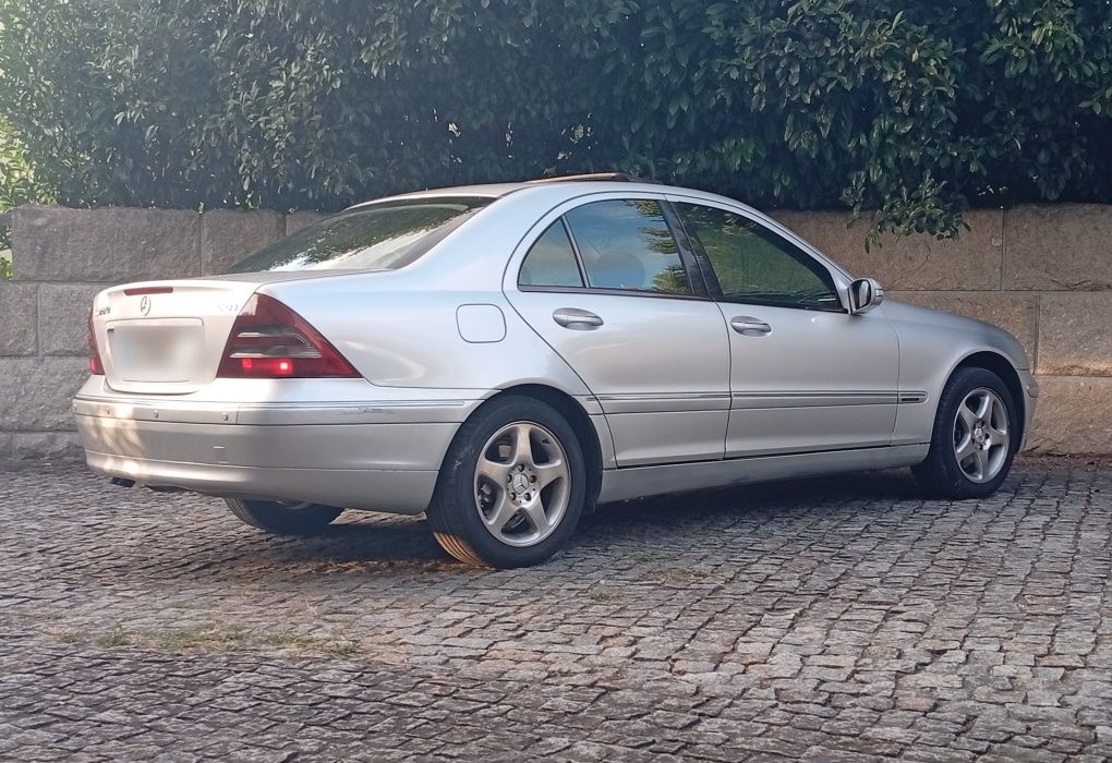 Mercedes-Benz C220 143cv