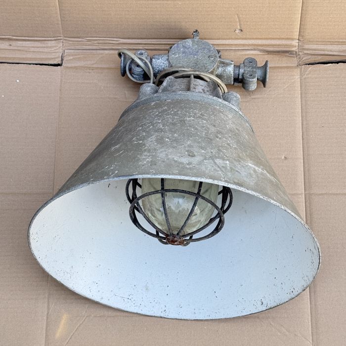 Stara duża lampa wisząca przemysłowa ZAOS OMP 200 PRL loft