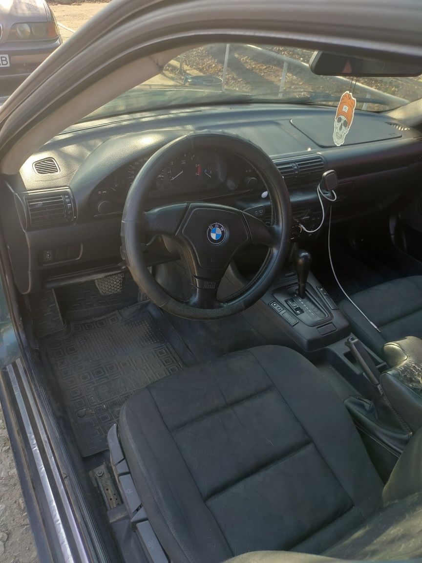 BMW E36 1.6 бензин Автомат