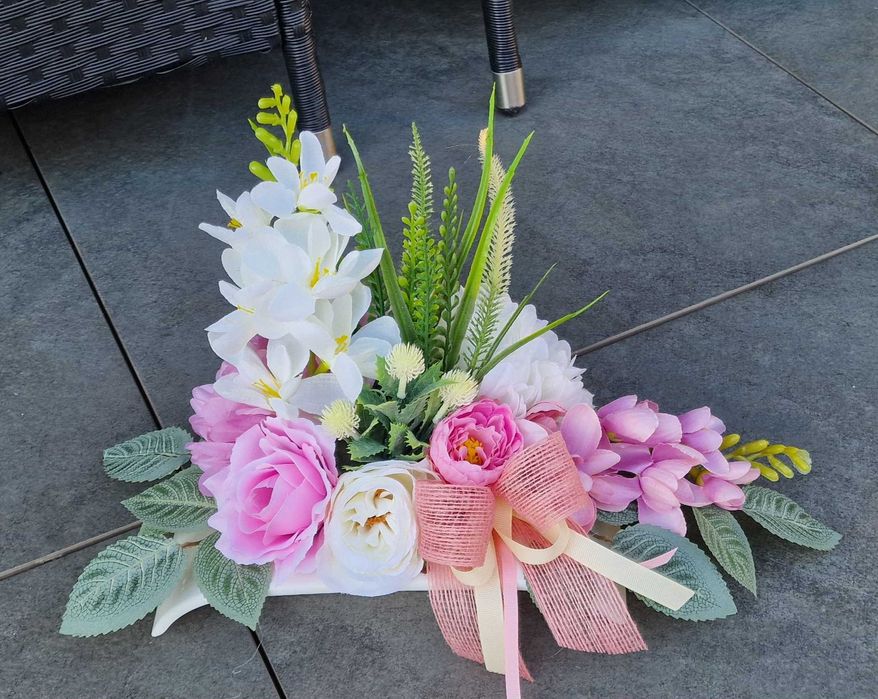 Mała kompozycja kwiatowa na grób cmentarz stroik ikebana Z173