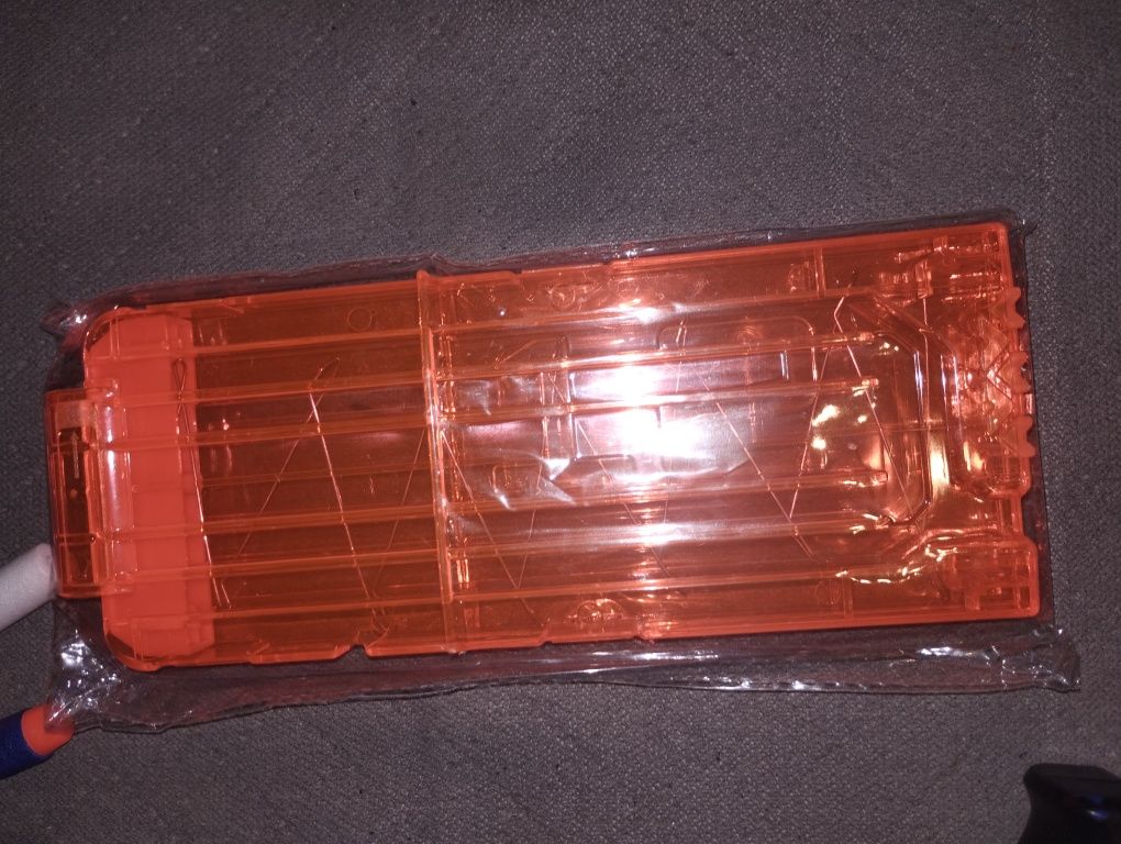 Zestaw nerf około 80 strzałek 2 pistolety nerf kamizelka i magazynek