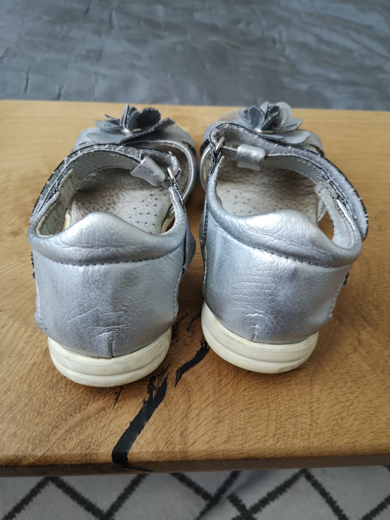 Sandały skórzane srebrne Kornecki rozmiar 30