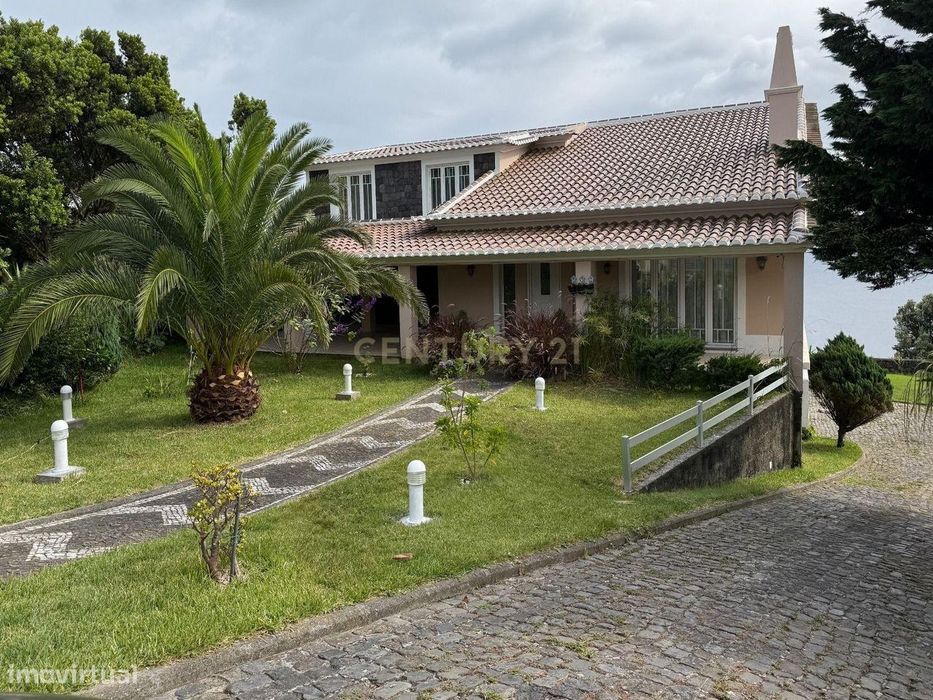 Fantástica Moradia T4 no Serretina - Ilha Terceira