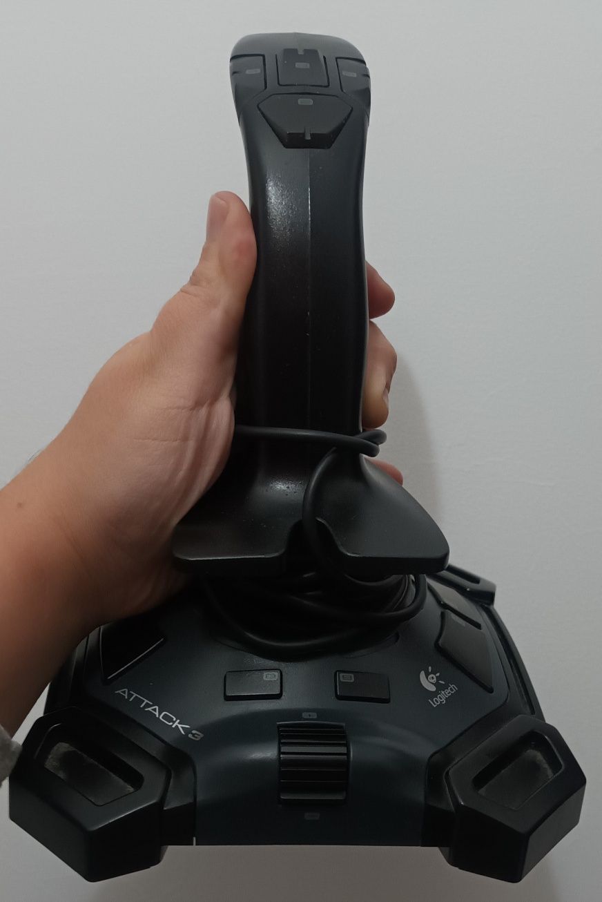 Joystick logitech attack 3 para computador