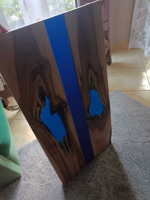 Blat pod stolik kawowy z orzecha włoskiego w żywicy że