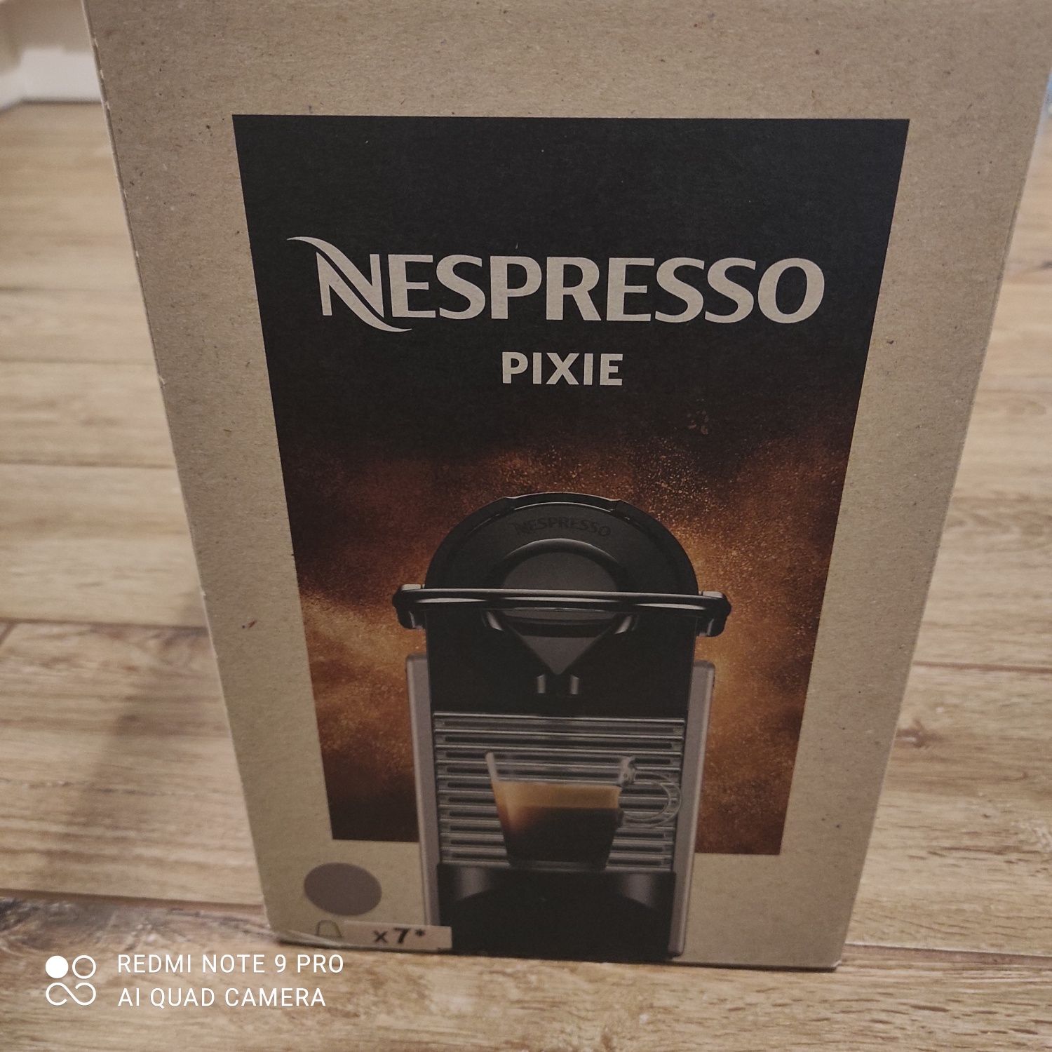 Nespresso Pixie titan