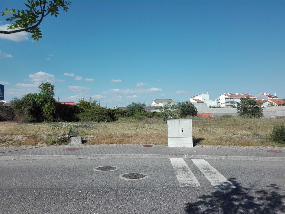 Lote de terreno com 1161 m2 bem localizado