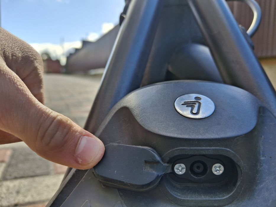 Електросамокат найн бот