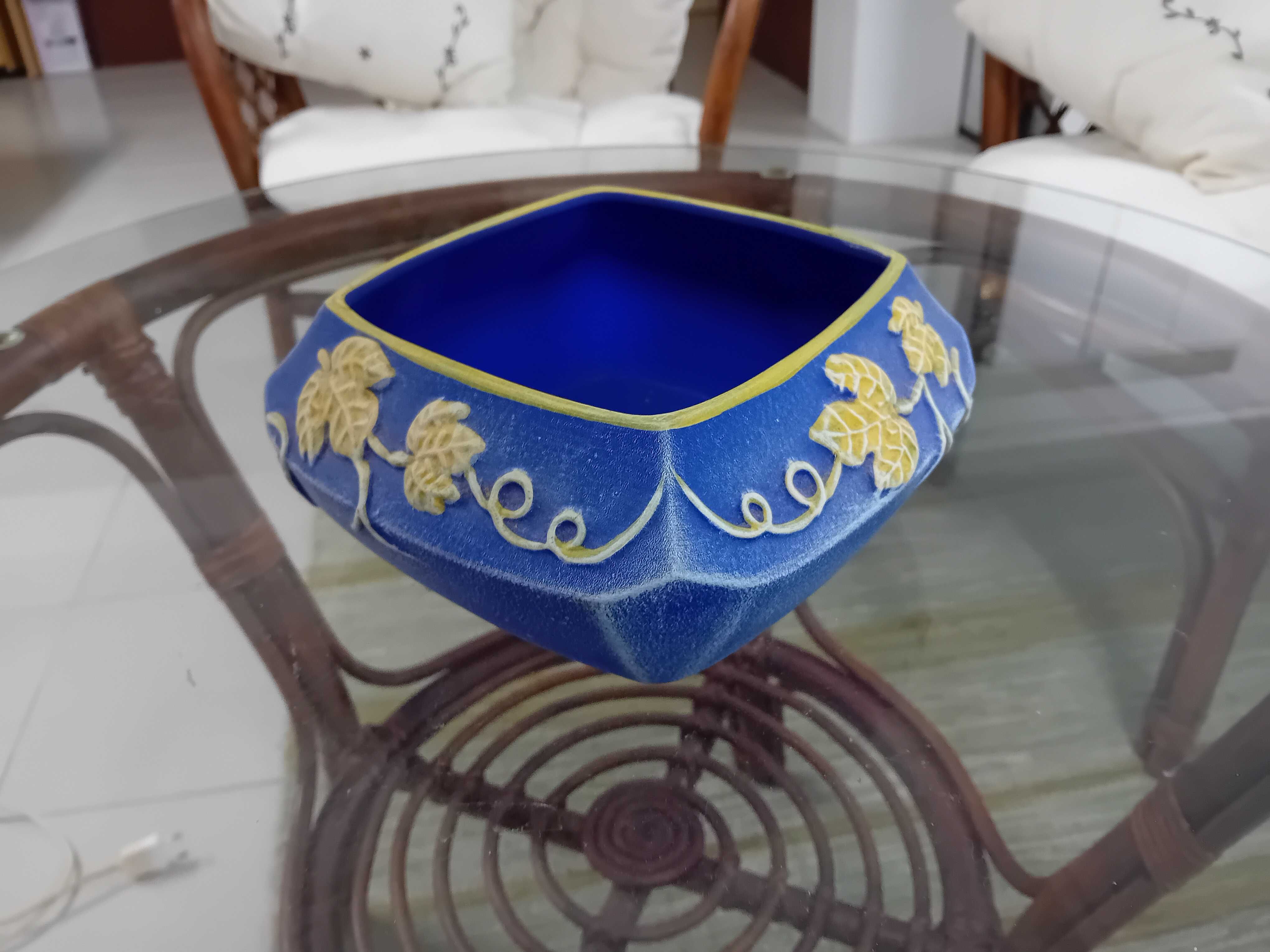 Candeeiro de mesa, jarro, taças (conjunto)