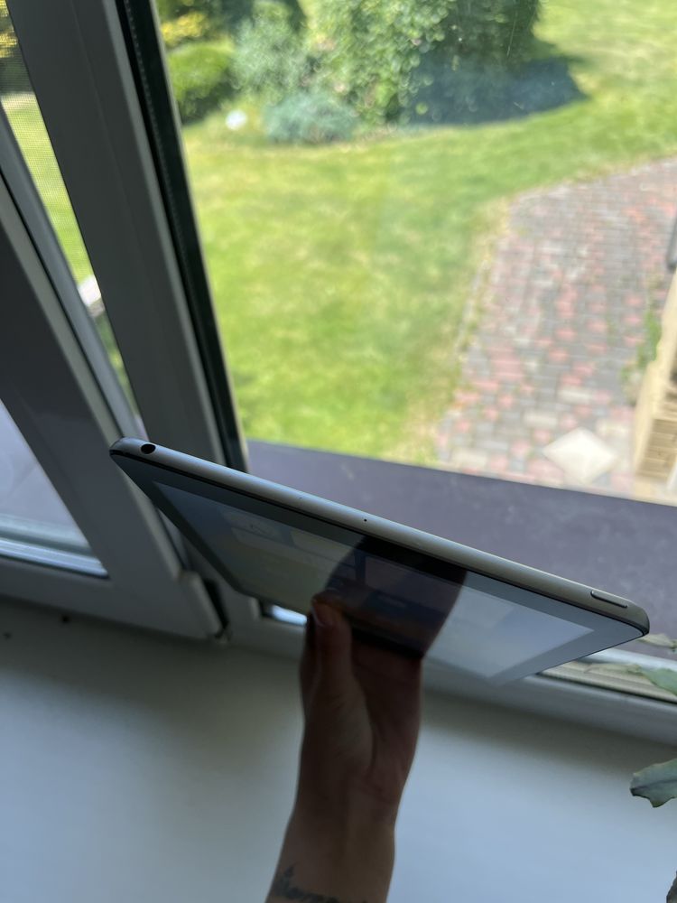 Ipad 5th generation 32 GB