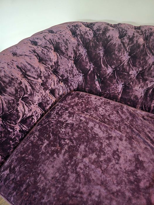 Sofá em veludo lilas