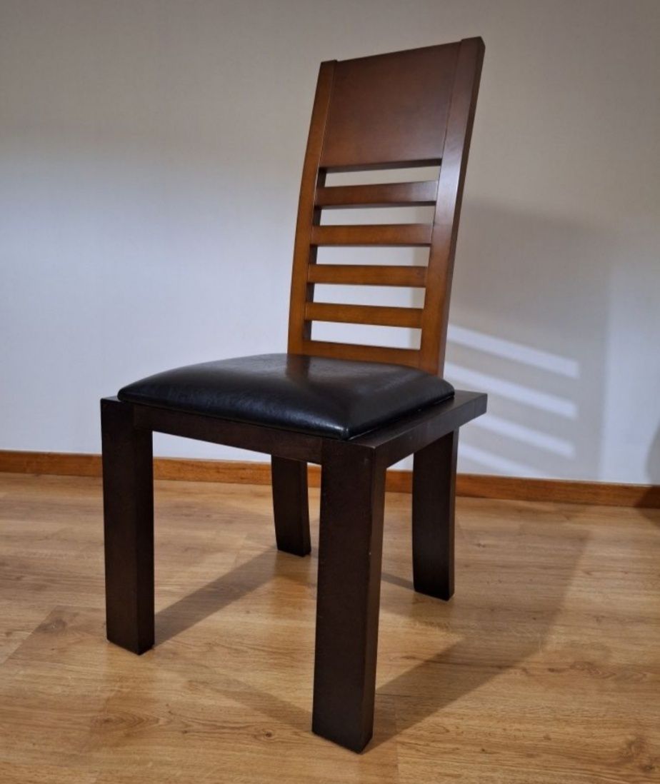 Mesa com 6 cadeiras