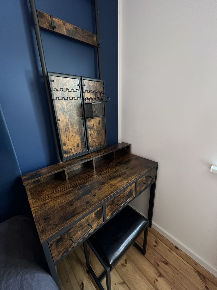 Toaletka retro, loft z siedziskiem i regałem