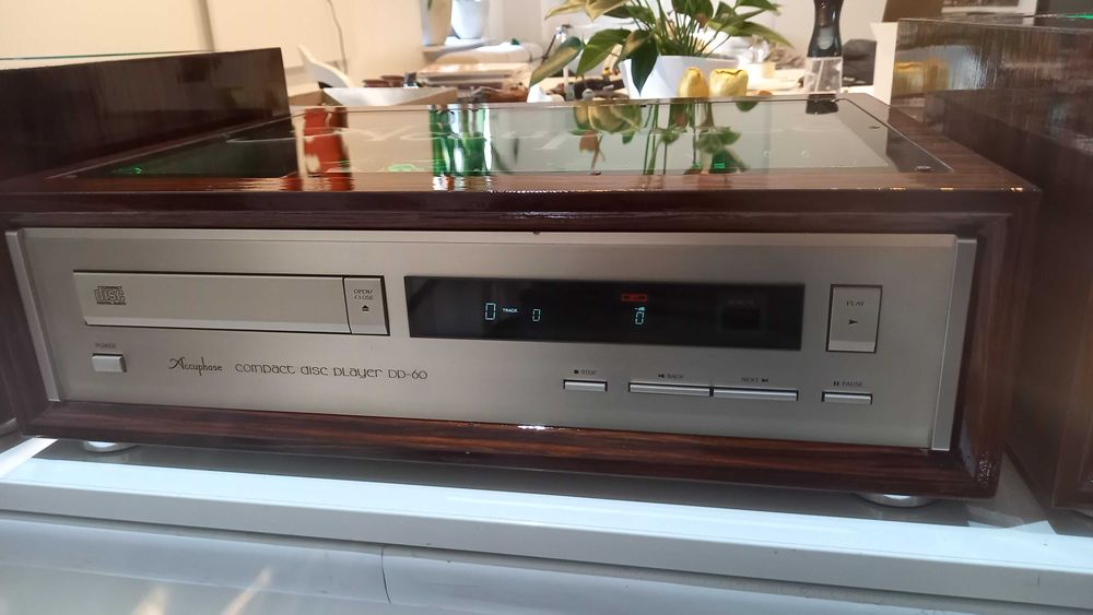 Zestaw Accuphase P-260, C-200X, DP-60, T-105 + regał