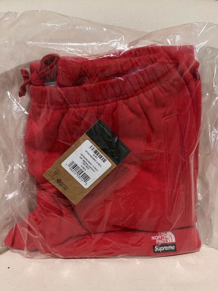 Supreme The x North Face Bandana Hooded Sweatshirt Red