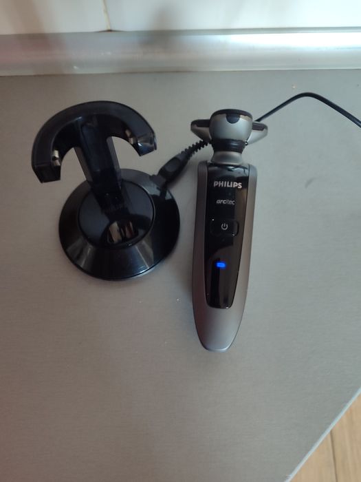 Електро бритва Philips