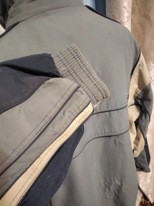 Мужскую куртка. Размер L.