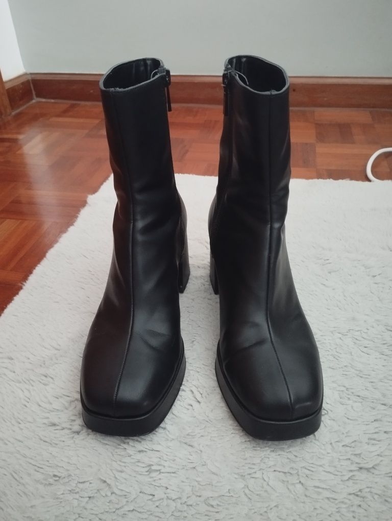 Botas de couro salto Bershka