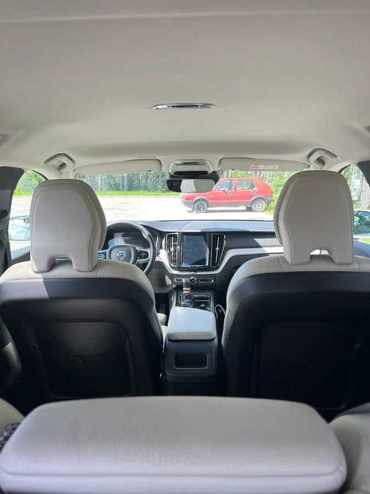 2019 Volvo XC60  2.0 бензин