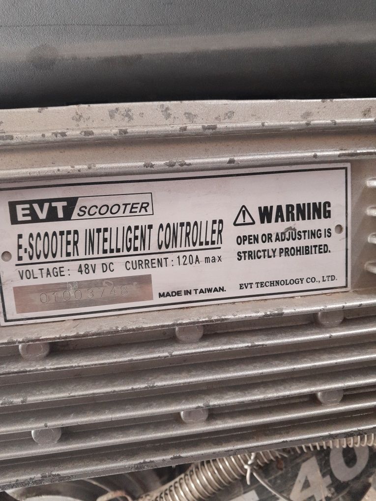 Продам електро скутер,на змінних акумах EVT 4000