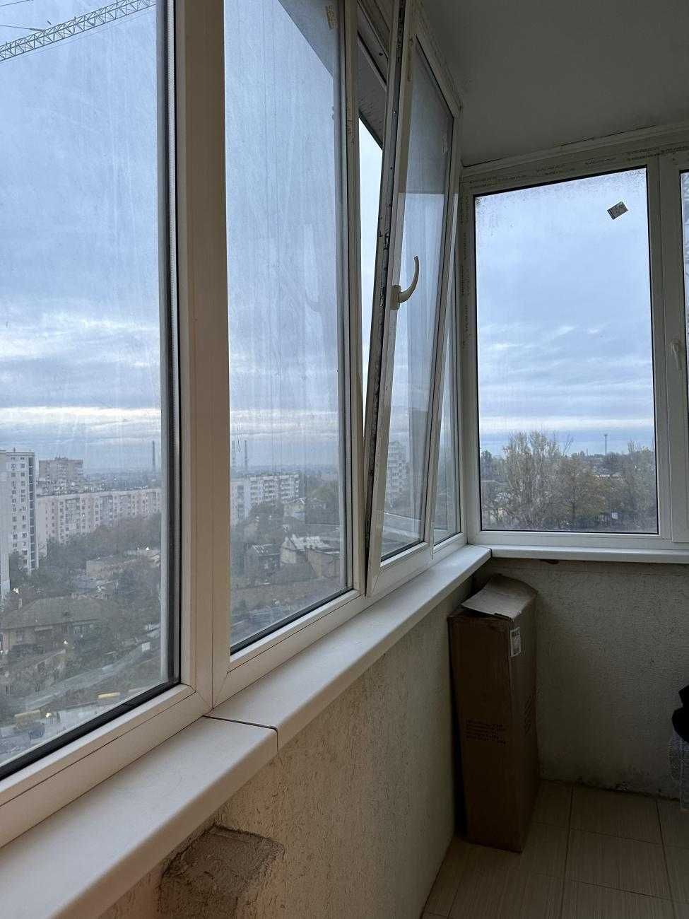 Просторная двухкомнатная квартира с ремонтом на Пишоновской