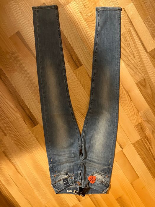 Spodnie damskie  jeansowe marki River Island nowe z metką rozmiar 33.