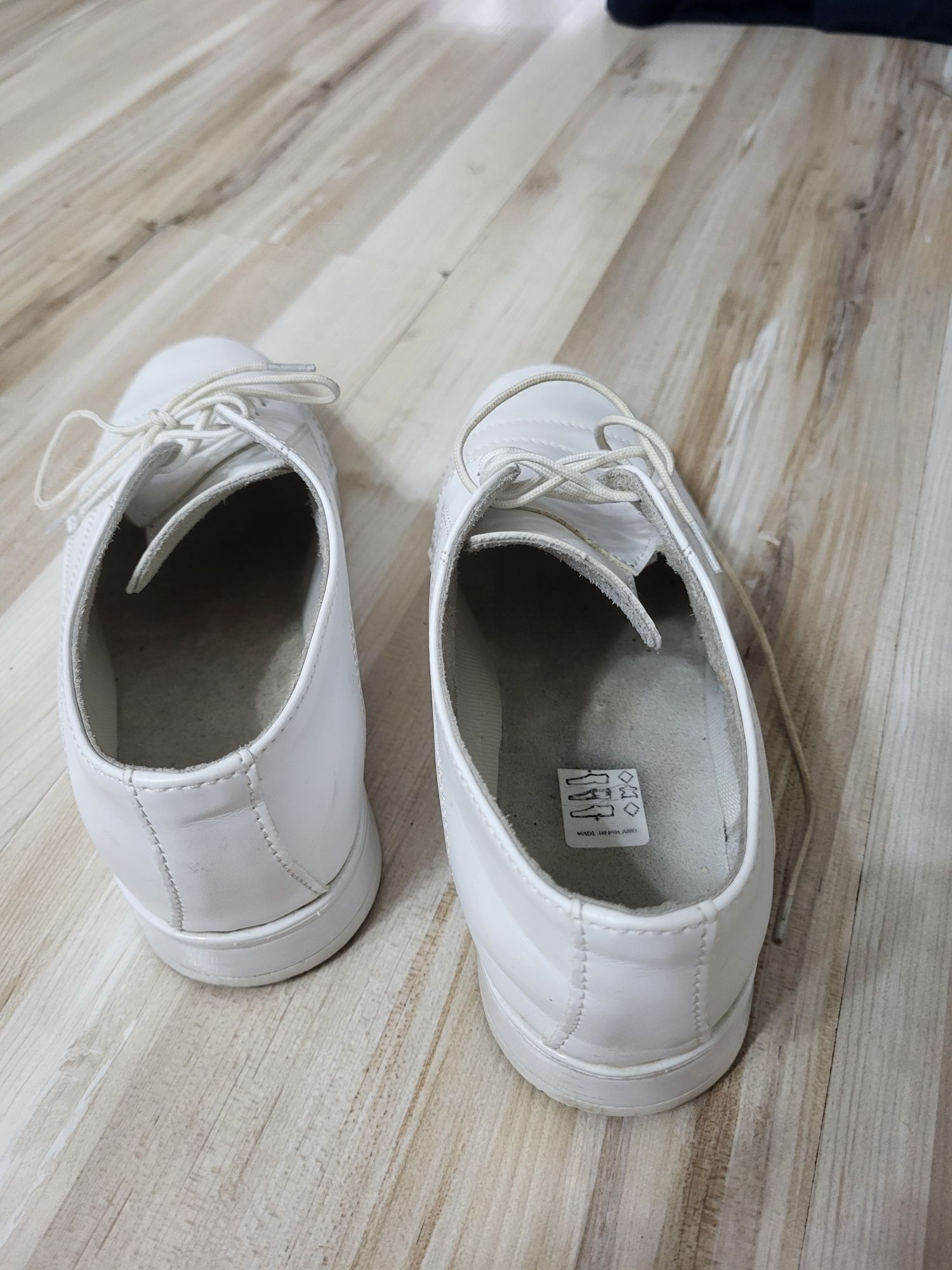 Buty komunijne białe r34  polskie