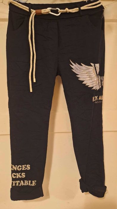 Świetne spodnie. ciemne gnieciuchy uniwersalne.