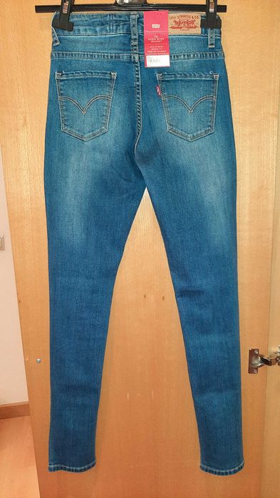 Camisola e calça levis