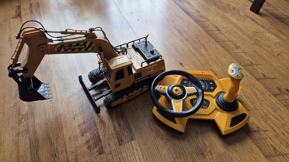 Koparka zdalnie sterowana.