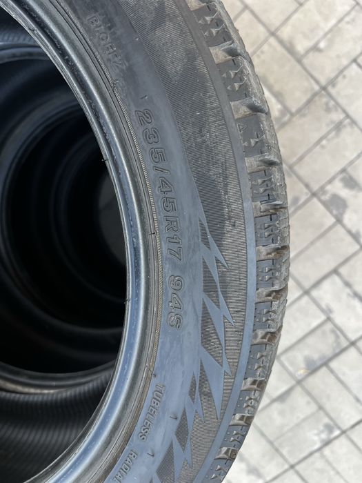 Шини 235/45/R17 Bridgestone Blizzak Ice