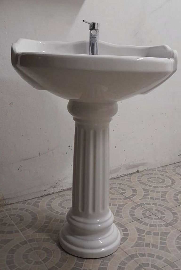 Lavatório Grécia WC com torneira incluida , como novo