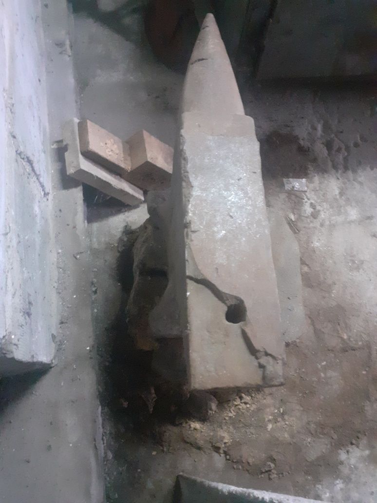 Sprzedam kowadło. Około 100kg.