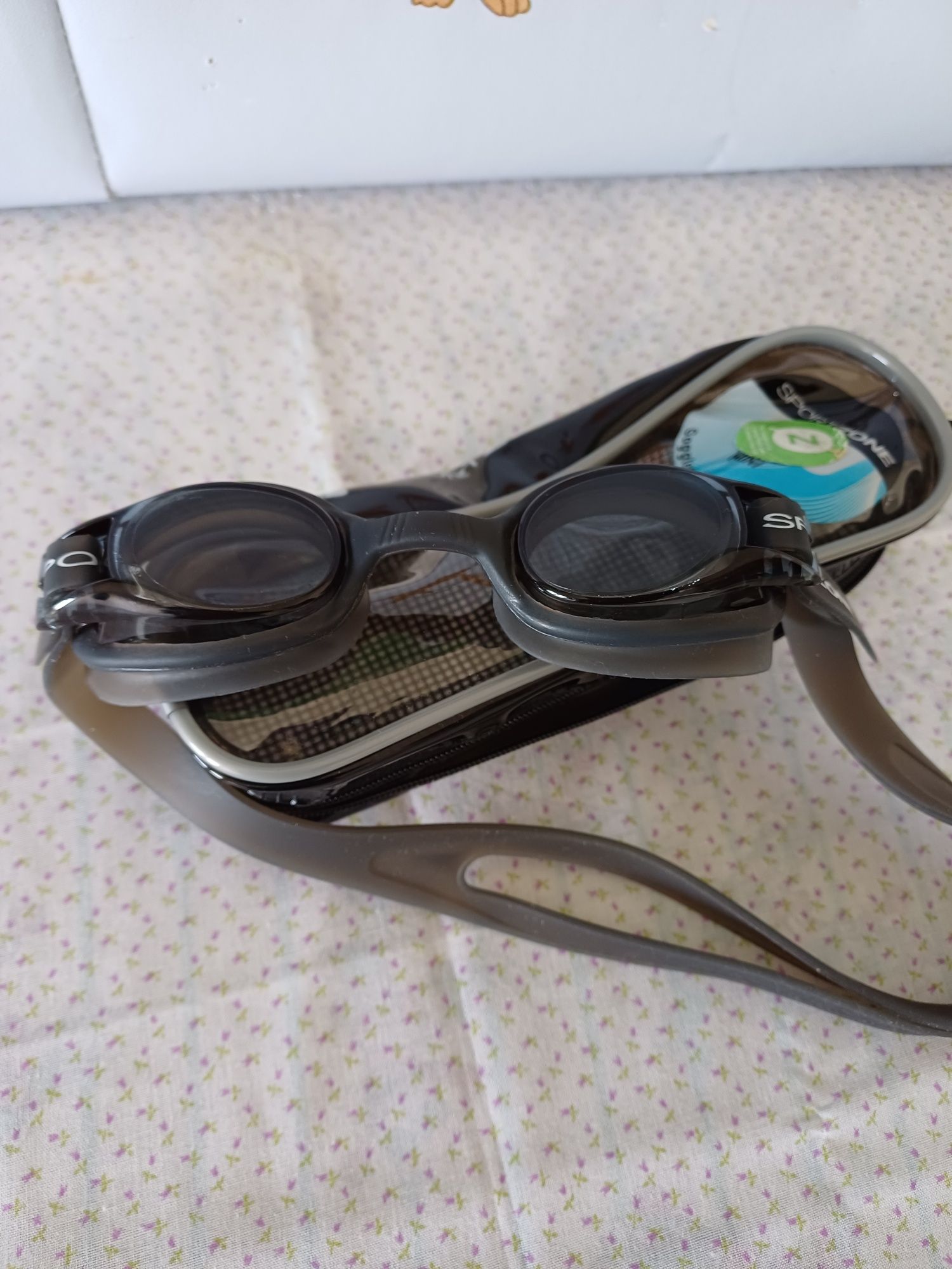 Óculos de natação júnior.