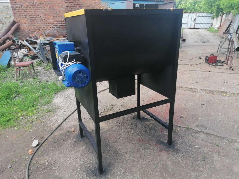 Шнековий навантажувач (погрузчик, загрузчик, конвейєр) в трубі