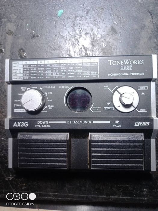 Гітарний  процесор  KORG AX 3G