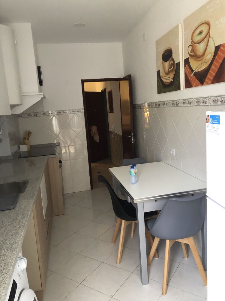 Alugam-se 2 quartos individuai mobilados wc sala e cozinha partilhados
