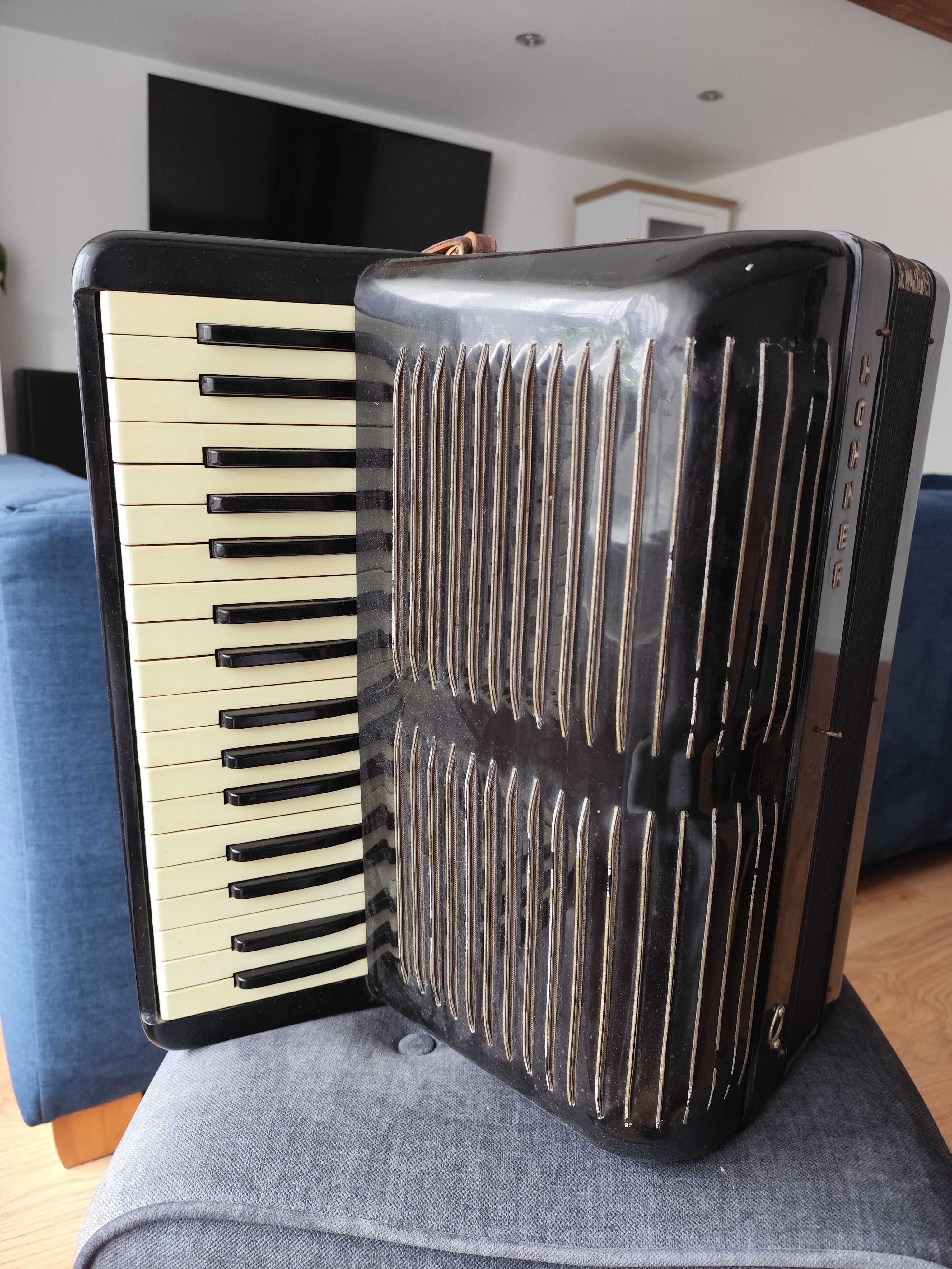 Akordeon basowy HOHNER BASSO.