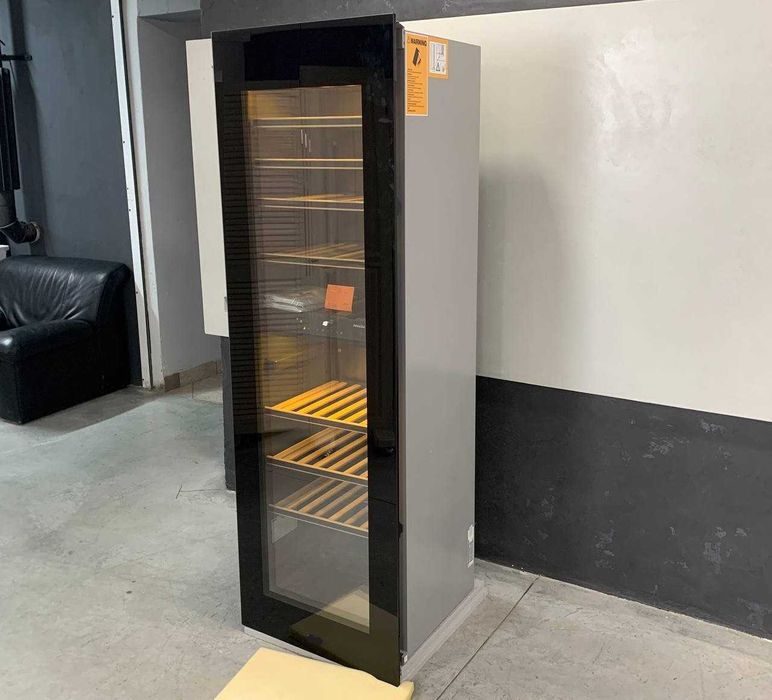 ЗНИЖКА!! Вбудований Винний холодильник KWT6722IGS